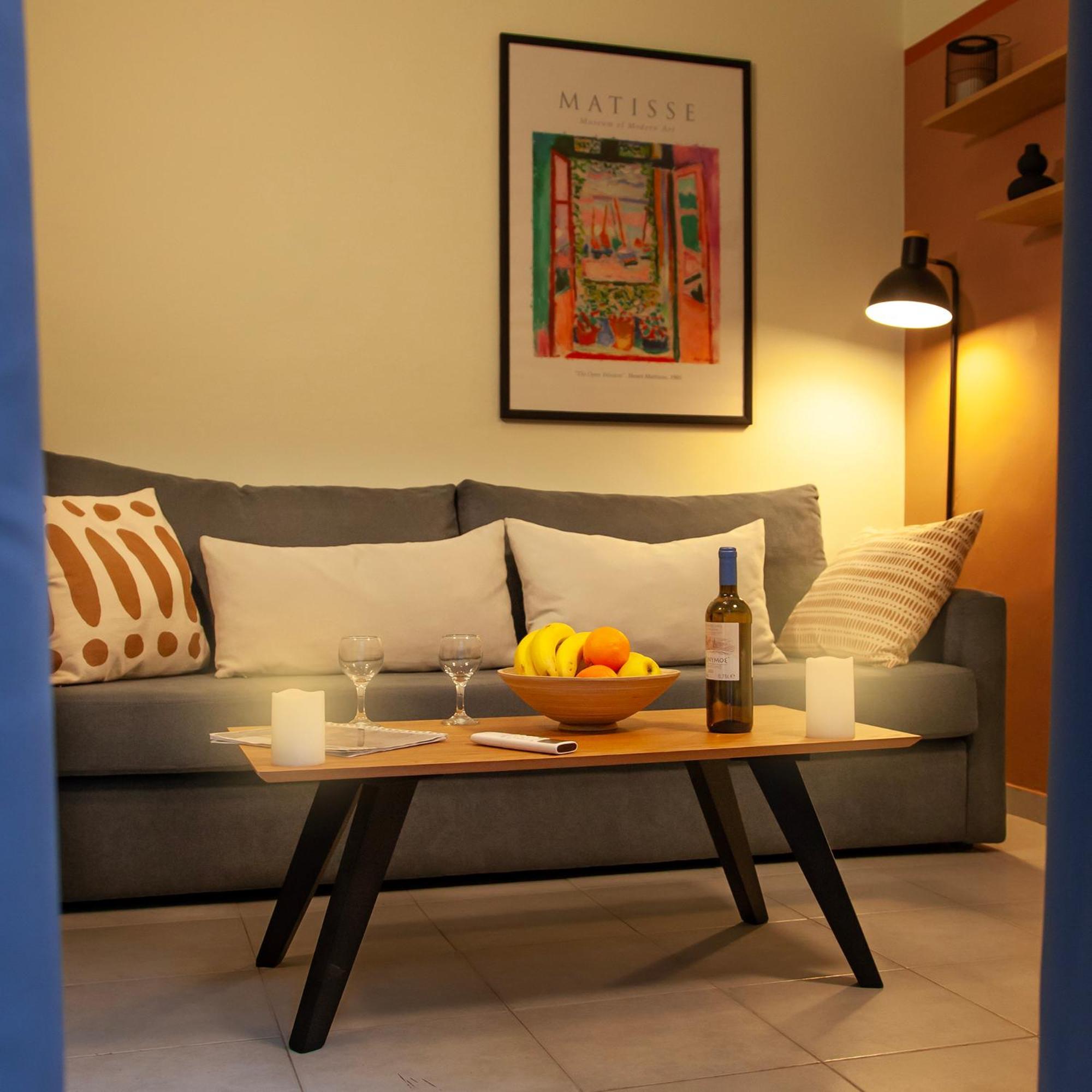 Aris123 By Smart Cozy Suites - Apartments In The Heart Of Athens - 5 Minutes From Metro - Available 24Hr מראה חיצוני תמונה